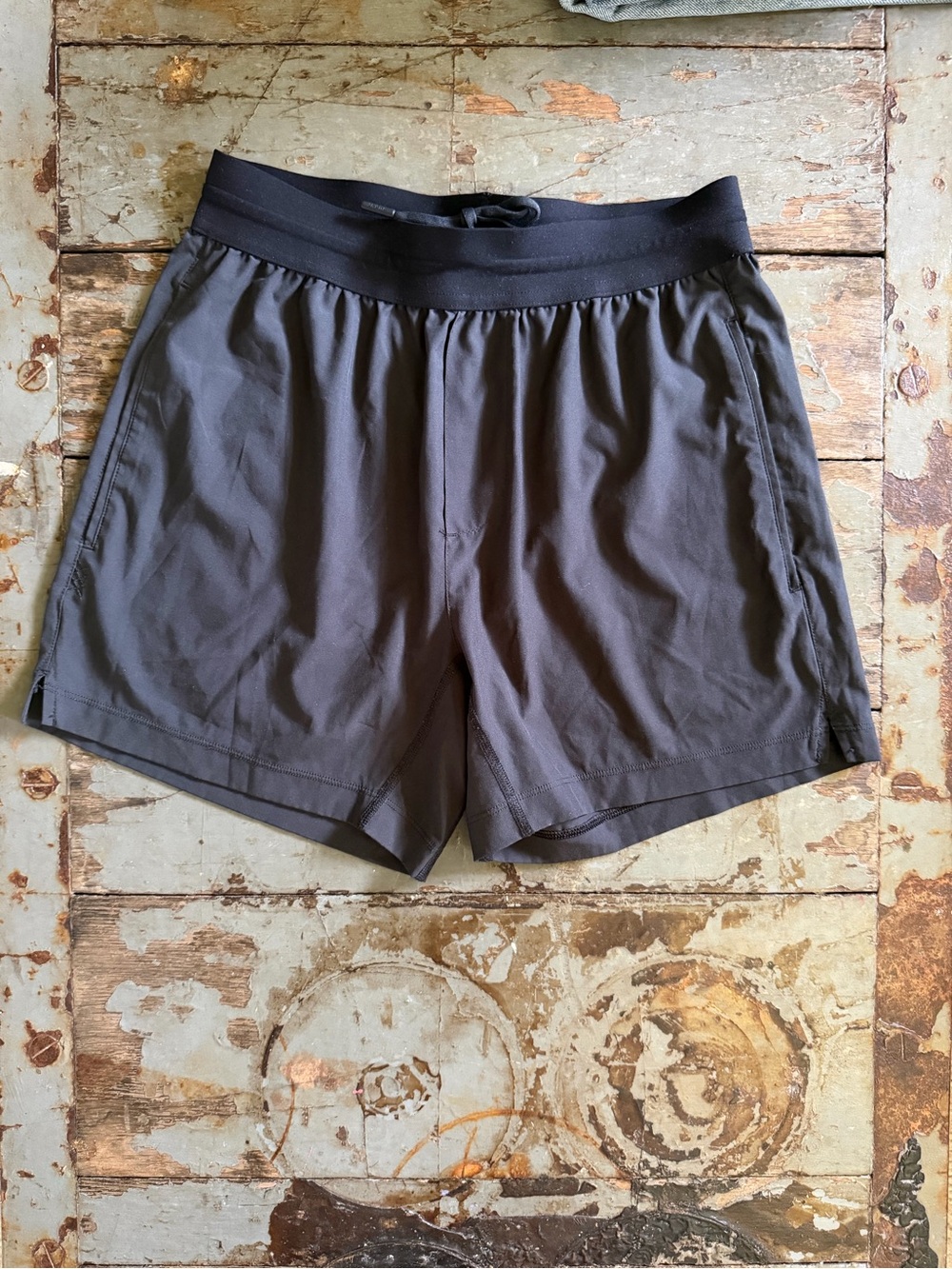 RHONE Men's Black Mako Tech 5 in Unlined Drawstring Athletic Shorts